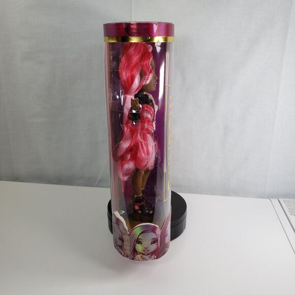 MGA Entertainment Rainbow High Series 3 Daria Roselyn Pink Hair Fashion Doll - Picture 16 of 16